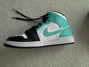 Nike Air Jordan 1 Mid thumbnail 3