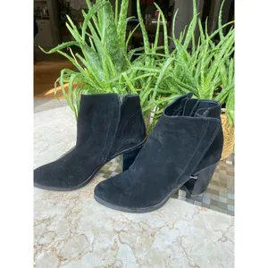 Dolce Vita Stunna black suede ankle boots size 9.5 thumbnail 2