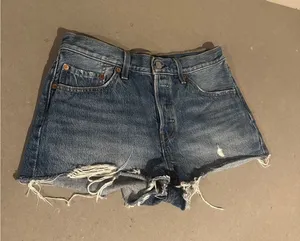 Women's Levi's 501 Denim Shorts Size:‎ 27 thumbnail 1