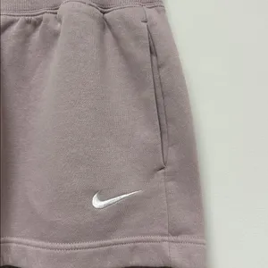 NWOT Nike Women's Loose Fit Mauve Sweatshorts size XL thumbnail 3