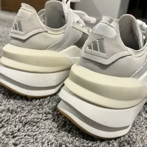 Adidas Avryn_X Sneaker White Women's‎ Size 6.5 thumbnail 2