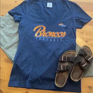 DENVER BRONCOS Women’s Large V-Neck Short Sleeve Tee T-Shirt NFL 3/$20 Sale! thumbnail 1