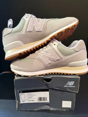 New Balance Women’s 574 size 9 thumbnail 2
