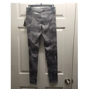 Bench NWT Women's Size Medium UPF 40+ Reflective Elements Athleisure Leggings thumbnail 3