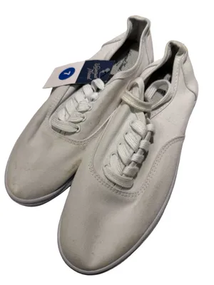Universal Threads Women’s White Canvas Low-Profile Sneakers thumbnail 3