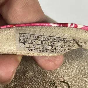 Vionic Women’s Floral Thong Sandals Multicolor/Beige Slip On US 7 EU 38 thumbnail 7