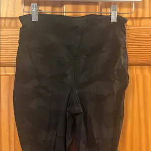 Lululemon Size 6 Base Pace High-Rise Navy Blue Camouflage Leggings. thumbnail 5