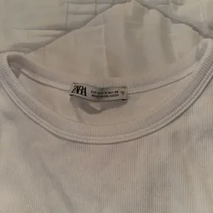 Zara Cropped White Tank Top thumbnail 2