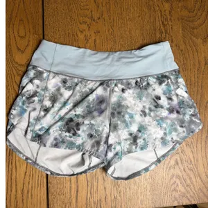 Lululemon Speed Up Mid Rise Shorts 4" Inseam Kaleidofloral Multi/Blue Cast Sz 4 thumbnail 3