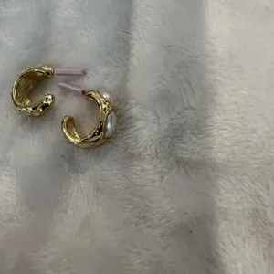 Gold Hoop Earrings with Pearl Accent thumbnail 2