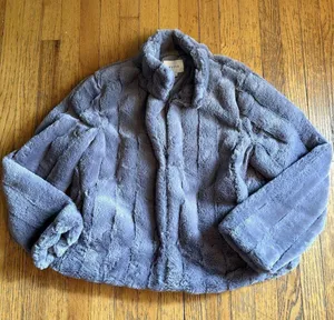 HYFVE Faux Fur Jacket Womens Medium Gray Plush Short Coat Soft Polyester Winter thumbnail 1