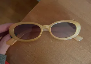 Sunglasses thumbnail 1