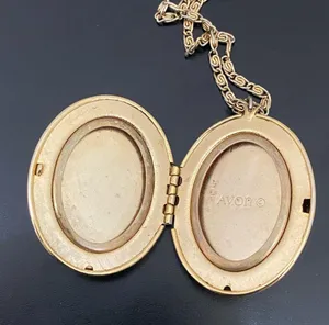 Vintage AVON Gold-tone Oval Floral Faux Pearl Locket Pendant 24” Necklace 33g thumbnail 14
