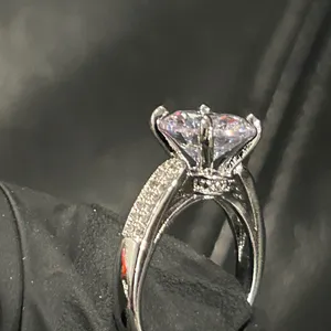 Elegant Silver Women's Ring thumbnail 3