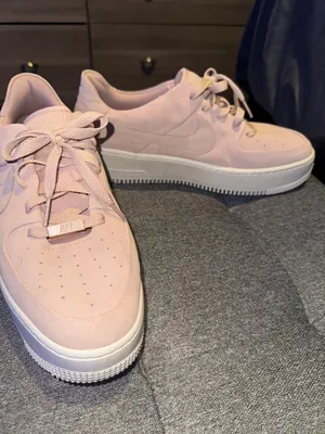Nike Women’s Low-Top Sneakers in Light Pink Suede thumbnail 6