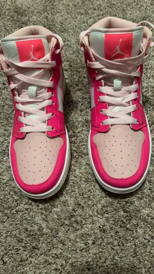 Nike Jordan Women’s Air Jordan 1 Mid thumbnail 1
