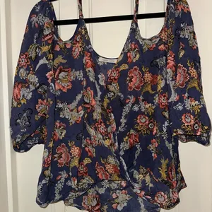 Bishop + Young Blue Romantic Floral Boho Cold Shoulder Blouse Women'S Sz L thumbnail 3