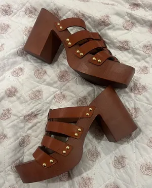 Madden Girl 8 chunky Brown Platform Heels thumbnail 1