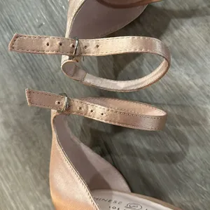 Chinese Laundry Blush Mauve Pink Ruffle Heels thumbnail 7