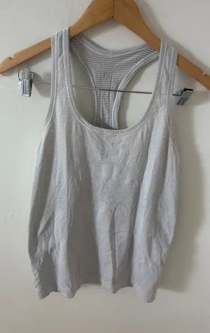 Lululemon Swiftly Tech Racerback Tank Top Grey White Striped Size 6 Slim Fit thumbnail 1
