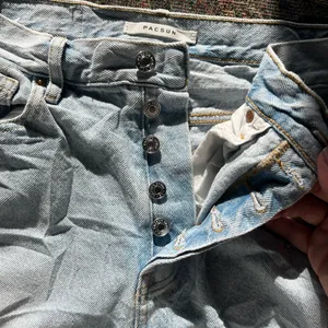 Vintage Y2K PacSun Dad Jeans High Rise Button Fly Light Wash Distressed Size 28 thumbnail 14