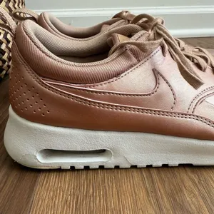 Nike Air Max Thea SE Metallic Red Bronze Rose Gold Sneakers 10 thumbnail 3