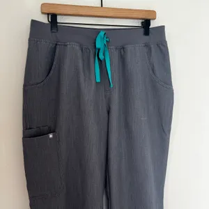 FIGS - Kade Cargo Scrub Pants Graphite Medical Nurse Doctor thumbnail 3