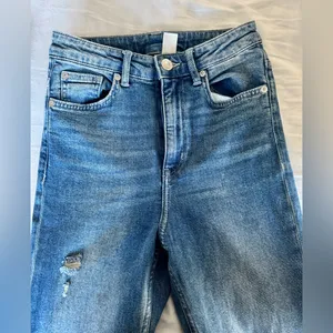 Divided by H&M Distressed Womens Skinny Jeans | Size 4 | High Rise | 99% Cotton thumbnail 4