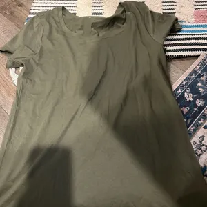 Quince Olive‎ Green Women's Top size M thumbnail 5