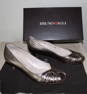 Bruno Magli Metallic Bronze Peep-Toe Kitten Heels Size 8 thumbnail 1