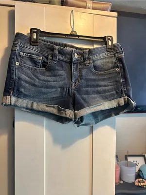 Express Shorts Relaxed Low-Rise Denim Shorts $60 MSRP thumbnail 2