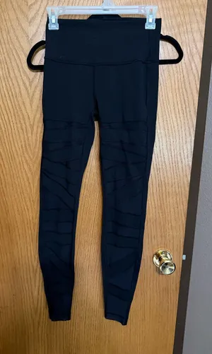 Lululemon Black High-Waist Textured moto Leggings full length size 6 thumbnail 1