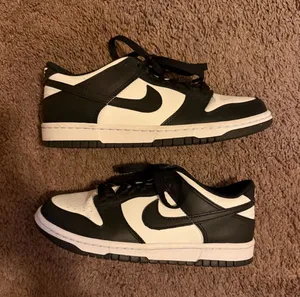 Nike dunks  thumbnail 1