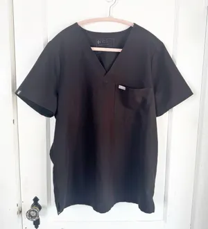 FIGS Technical Collection Catarina One Pocket Scrub Top Black Short Sleeve Large thumbnail 1