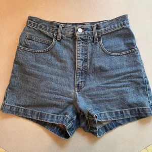 Guess Jean shorts thumbnail 1