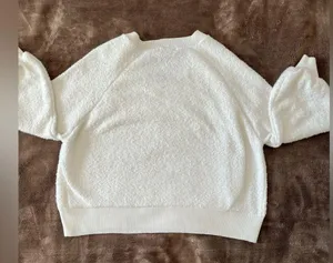 Soft & cozy white sweater thumbnail 6