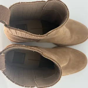 Dolce Vita Farlin Chelsea Bootie Ankle Boot Beige Brown Tan Suede Size 6 M EUC thumbnail 6