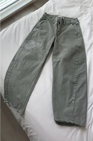 Abercrombie High Rise Barrel Jeans thumbnail 3