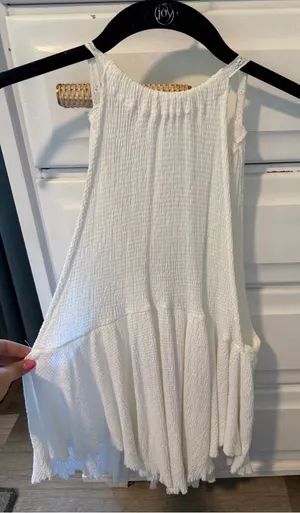 Urban Outfitters White Textured Sleeveless Ruffled Hem Tank thumbnail 1