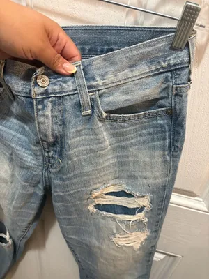 Abercrombie & Fitch Distressed High Rise Mom Jeans Size 4 / 27W thumbnail 3
