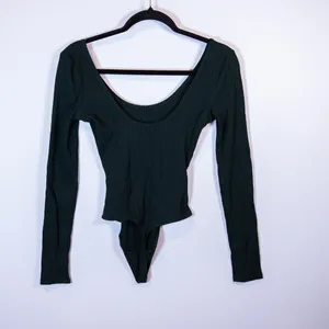 Wilfred Free Aritzia Seamless Rib Knit Stretch Scoop Neck Long Sleeve Bodysuit thumbnail 4