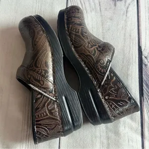 Dansko Professional Tooled‎ Leather Clogs Sz 38 EU (7.5/8 US) Brown Nurse Shoes thumbnail 6