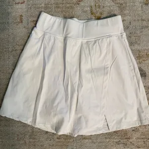 Amazon Women's White Tennis Skort thumbnail 3