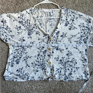 🦋 Luq White Blue Cropped Tie Blouse Casual Summer Floral XXL thumbnail 6