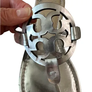 Tory Burch Miller Sandals Silver Metallic Finish Leather 9.5 Logo‎ thumbnail 13