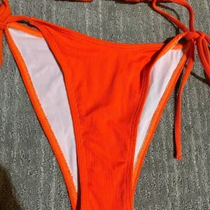 Zuvebamyo Bright Orange Ribbed Triangle String Tie Bikini‎ Small NWT Orange thumbnail 3