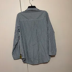 Black and White Button Down Long Sleeve Shirt Size XL thumbnail 5