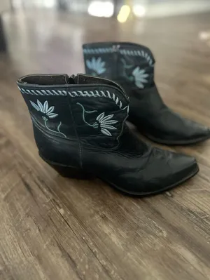 Code West Ankle Cowgirl Boots W/Floral Design Size 9 Women’s - Leather Boots thumbnail 9