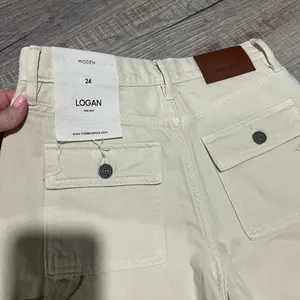 Hidden Jeans NWT Logan Dad Cargo Jeans - Size 24 - Cream thumbnail 4