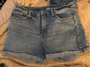 Old Navy Shorts Denim Women’s thumbnail 1